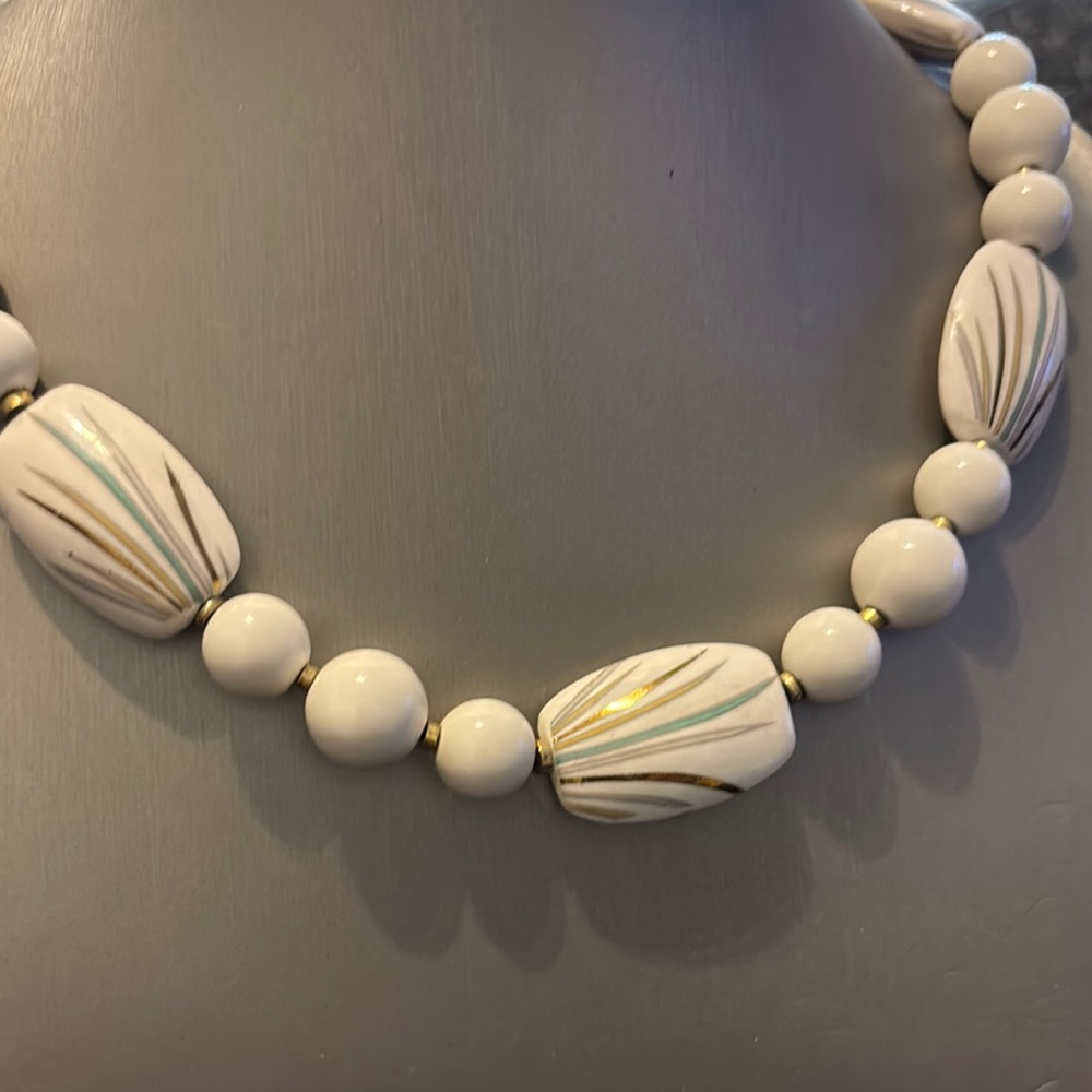 Vintage Elegant White and Gold Beaded Necklace 16”